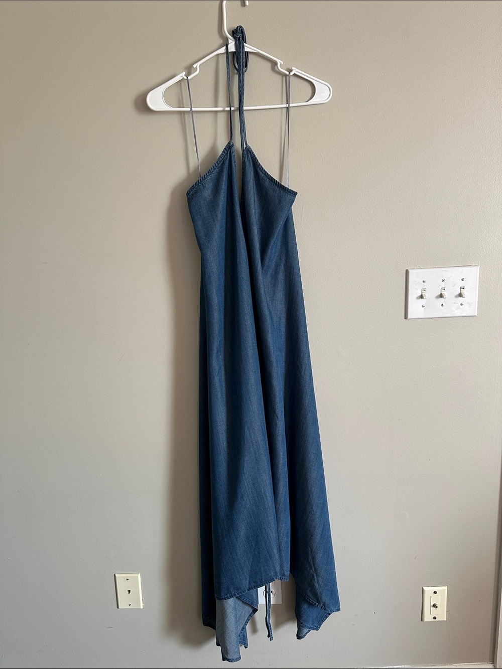 Denim open back tied waist halter maxi dress - Picture 8 of 9